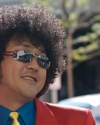 나베신 캐릭터 복장을 한 와타나베 시니치.