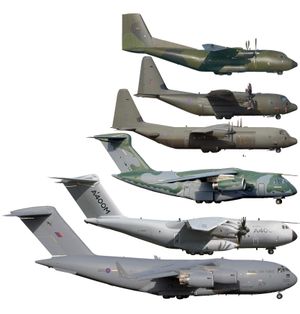 위에서 아래로, C-160, C-130J, C-130J-30, C-390, A400M 및 C-17의 크기 비교