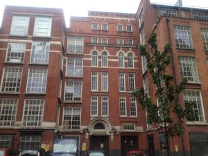 캘커타의 인도 항구 이름을 딴 캘커타 하우스(Calcutta House)