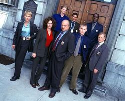 시즌 7의 주요 출연진, 왼쪽부터 톰슨, 딜레이니, 브로크트럽, 프란츠, 투르투로, 슈뢰더, 맥대니얼, 클랩