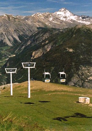 프로렐 케이블카는 몽 프로렐 정상으로 향한다.