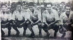 1953년 우승 당시 볼리바르 팀의 "vanguardia"(전위대). 왼쪽부터 몬토야, 우가르테, 알보르노스, 메나, M. 바르가스