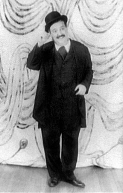 1958년 연극 밤의 유리시스에서 레오폴드 블룸 역을 맡은 모스텔