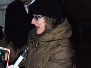 2012년 1월 13일 에셀 배리모어 극장 밖에서의 패티 루폰