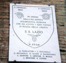 피아자 델라 리베르타에 있는 라치오의 창단 기념 명판