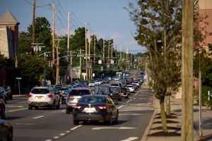 2022년 8월 10일 맨해셋의 노던대로(NY 25A)