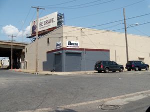 2009년 7월 11일, 사우스 스완슨 스트리트와 웨스트 리트너 스트리트 모퉁이에 있는 경기장의 원래 입구