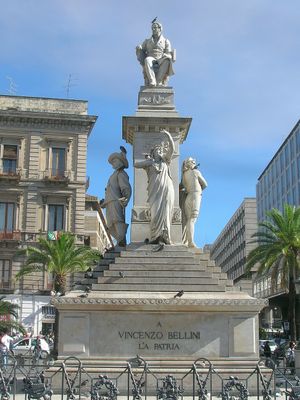 빈첸초 벨리니 기념비 (Monumento a Vincenzo Bellini)
