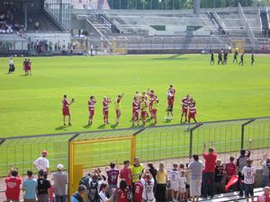 2008년 바이에른 II 팀이 그륀발데어 슈타디온에서 승리를 자축하는 모습