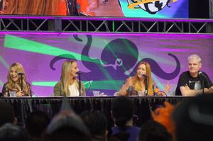 쇼의 주요 출연진 (왼쪽부터): E. G. Daily, Tara Strong, Cathy Cavadini, Tom Kane