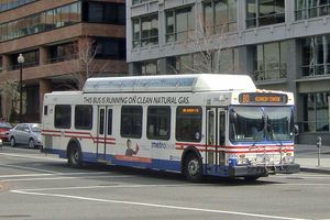 미국에서는 뉴 플라이어 인더스트리즈 C40LF 버스(워싱턴 D.C.의 버스)와 같이 CNG를 사용하는 버스가 일반적이다.