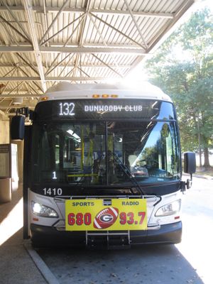 MARTA 버스는 천연가스(CNG)를 사용하는 뉴 플라이어 XN40 모델이다. MARTA 버스 차량의 70%가 CNG를 사용한다.