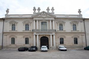 카르팡트라의 오텔-디외(Hôtel-Dieu).