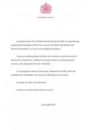 뉴질랜드 국민들에게 전하는 여왕의 메시지. 여왕은 키위들이 "도전에 직면하여 극복할 것"이라고 확신한다고 말했습니다.