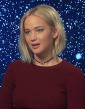 제니퍼 로렌스는 러셀 감독의 작품을 통해 세 번의 아카데미상 후보에 올랐으며, 《실버라이닝 플레이북》으로 여우주연상을 수상했다.