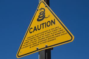 캘리포니아주의 방울뱀 경고 표지