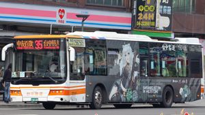 간청역에 정차한 버스