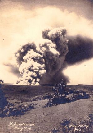 1924년 폭발적인 분화 당시 할레마우마우에서 분출된 화산재 구름
