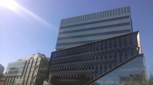 오클랜드 대학교 시티 캠퍼스 과학 센터 건물 303(왼쪽)과 302(오른쪽)