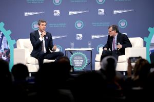 2019년 4월 대통령 선거 유세에서의 오로크