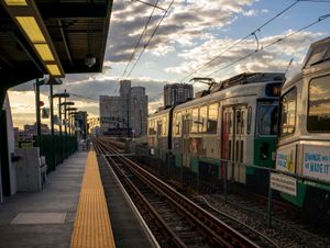 사이언스 파크 역에 정차한 레치미어 방면의 열차