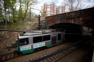 D지선 노선은 차량 노선과 완전히 분리된 노선이다.