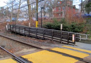 구형 고상 차량에서 수평 탑승이 가능하도록 설치된 경사로.(뉴턴 센터 역)