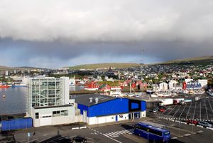 토르스하운 항구 페리 터미널, 팅가네스와 '베스투르뷔르'('서쪽 마을') 방향 전망