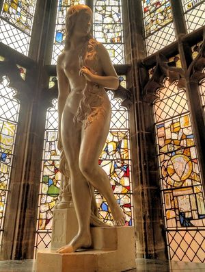 세인트 메리 길드홀에 있는 윌리엄 캘더 마셜의 조각상