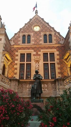 옛 시청과 잔 다르크 동상