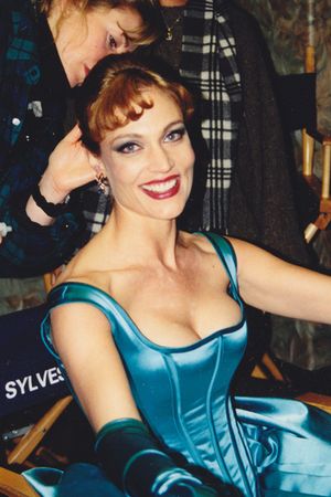 1996년 닥터 후 촬영장의 다프네 애슈브룩