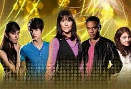 2~5시리즈 주요 출연진 (왼쪽부터) 라니, 루크, 사라 제인, 클라이드, 스카이 (5시리즈만)