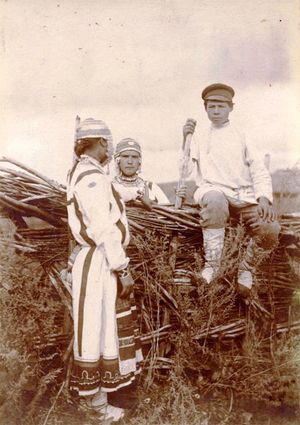 전통 의상을 입은 추바시 어린이들 (아나트 옌치 - 중부 저지대 추바시)