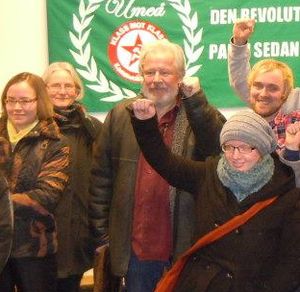 2013년 우메오 인민궁전에서 "공산주의는 무엇을 원하는가?"라는 연설 후 진보 활동가들과 함께한 울터