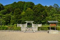 쇼토쿠 천황 다카노노미사사기(나라현 나라시)