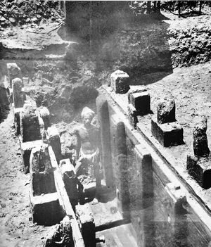 파탈리푸트라의 불란디 바그 유적지에서 발견된 나무 성벽의 마우리아인 유적.