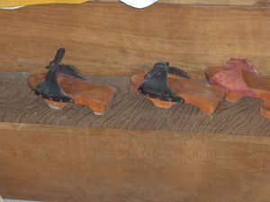 1465년경 발굴된 네덜란드 패턴. 바닥에 닿는 부분은 두 곳뿐이다. (오스텐데 인근 발라르베르시데 고고학 유적지)