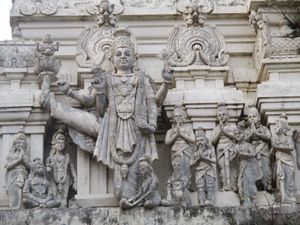 우라갈란타 페루말 사원 고푸람의 비슈누 조각상