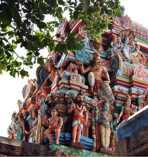 고푸람의 세부 예시