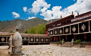 네중 사원(Nechung Monastery)의 본당 (2009년)