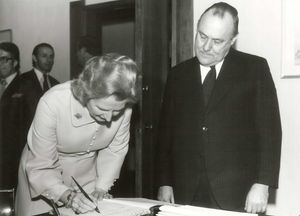 1976년 9월 웰링턴에서 멀둔이 영국 보수당 당수 마가렛 대처를 만남