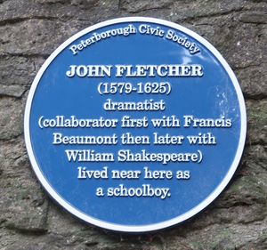 피터버러 대성당(Peterborough Cathedral) 부지 북쪽 경계 벽에 있는 존 플레처의 청색 명판. 그가 어린 시절 살았던 곳 근처에 있다.