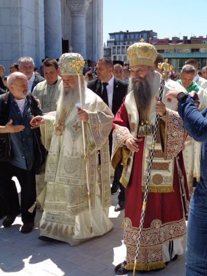 2022년 5월 19일, 베오그라드에서 포르피리예 세르비아 총대주교(오른쪽)와 스테판 대주교(왼쪽)