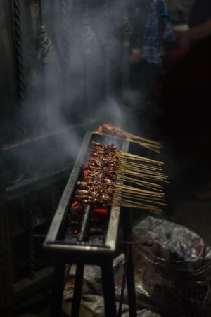 마두라식 사테는 매콤달콤한 양념이 특징이다.