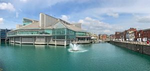 프린세스 퀘이 쇼핑센터 (프린세스 독 위에 건설됨)