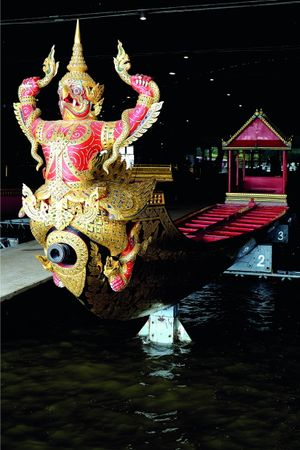 태국 왕실 배의 돛대 장식으로 사용된 가루다.