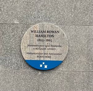 더블린 도미닉 거리에 있는 윌리엄 로언 해밀턴의 생가에 있는 명판