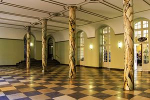 본 대학교 선거궁의 기둥 회랑