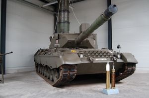 독일 뮌스터 전차 박물관의 레오파르트 1A4. 이 전차는 침수 시 엔진 작동을 위한 연소 공기를 흡입하는 데 사용되는 심해 잠수용 스노클을 장착하고 있다.