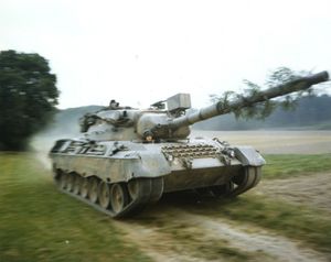 1977년 리포저(REFORGER) 훈련에 참가한 캐나다군의 레오파르트 1A2 전차